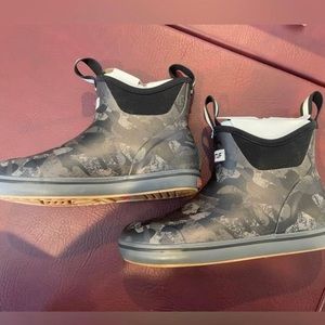 Xtratuf deck boots camo